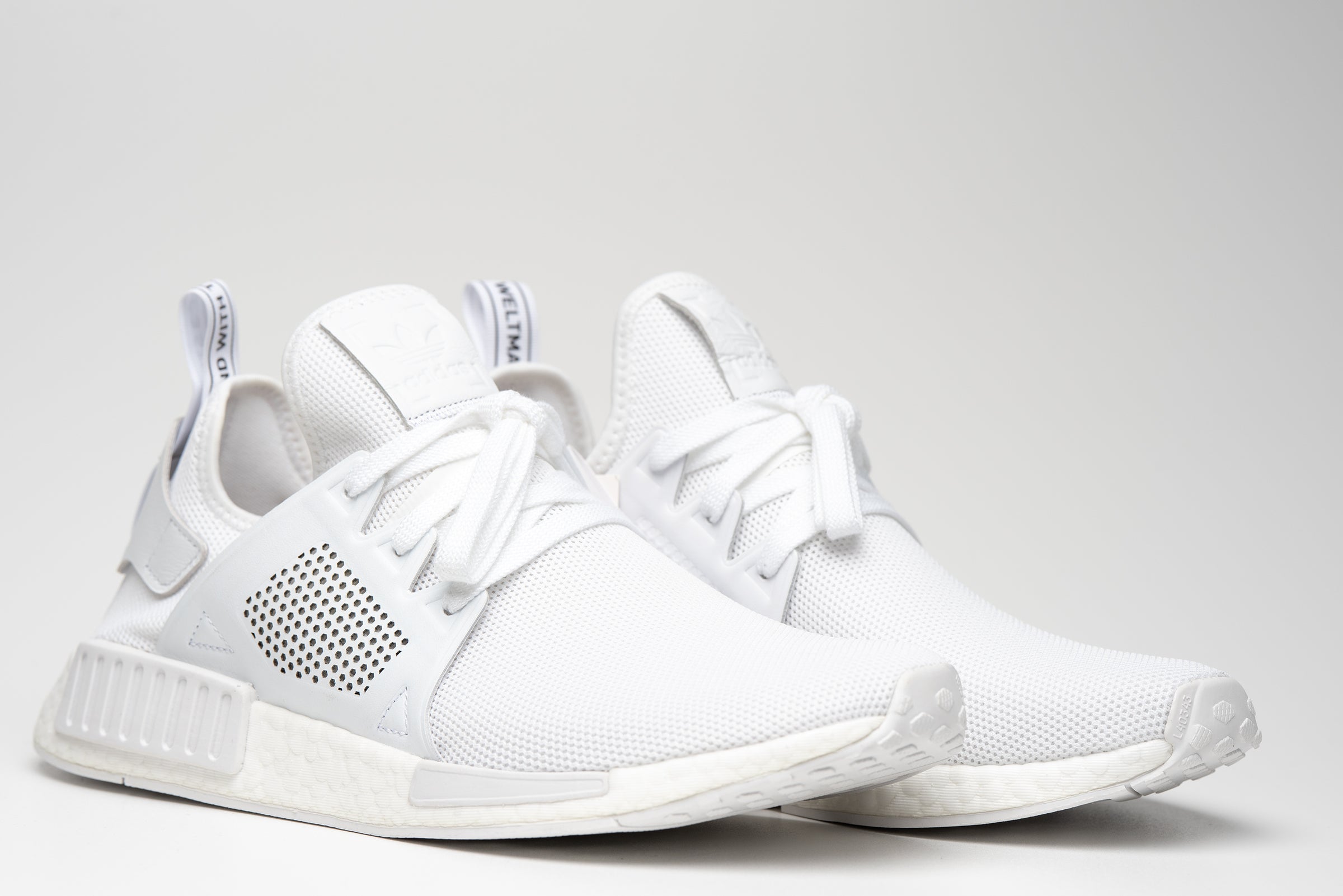 tag på sightseeing Generel lov Adidas NMD XR1 Triple White | Men's Shoes