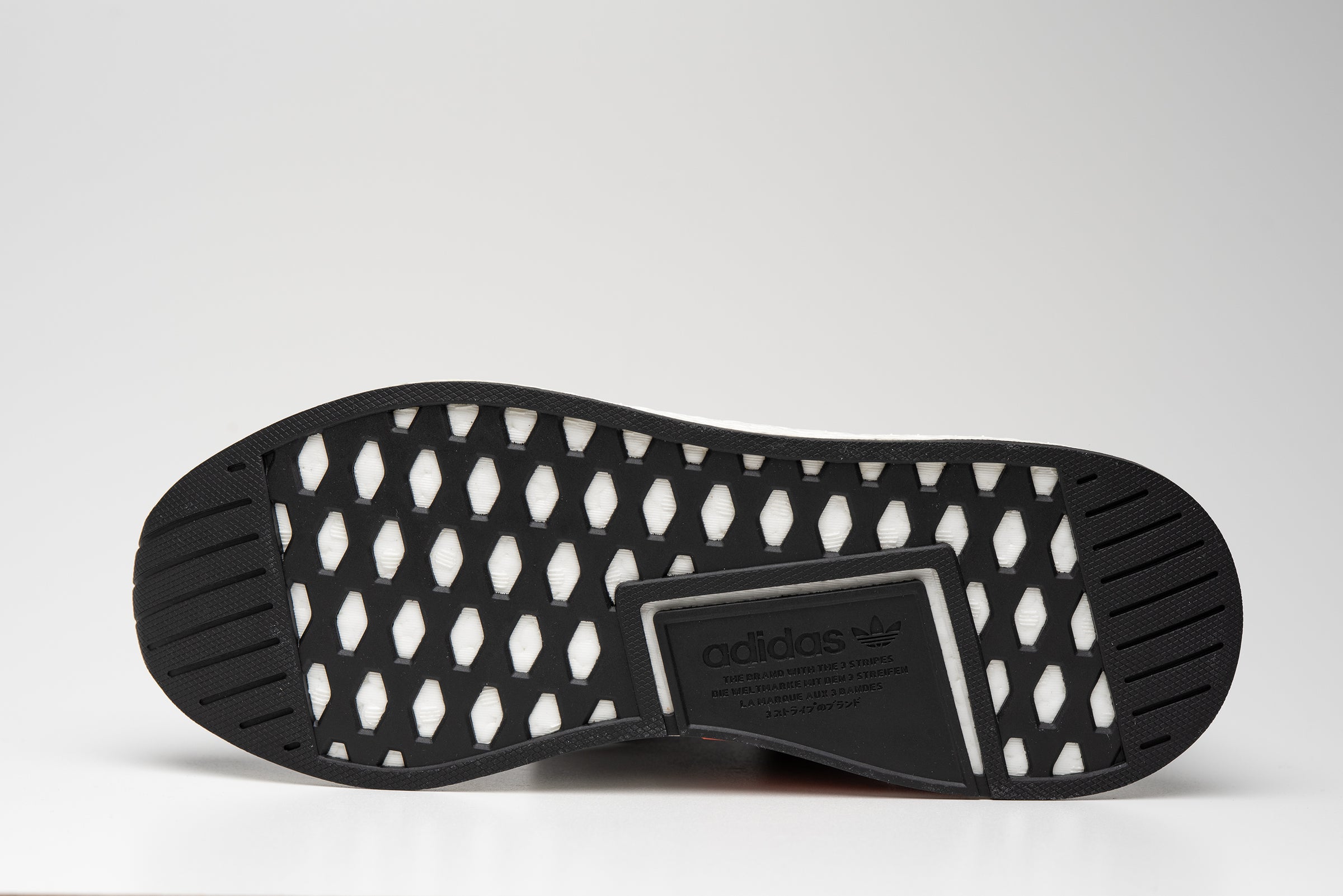 Nmd r1 black sole store